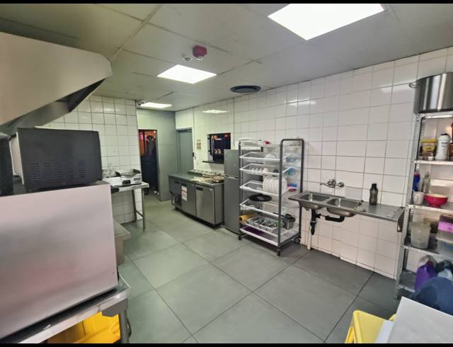 350M² BUILDING FOR SALE IN BO-DORP